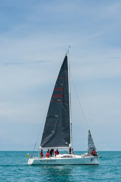 Racing yacht in a sea — Stock Photo, Image