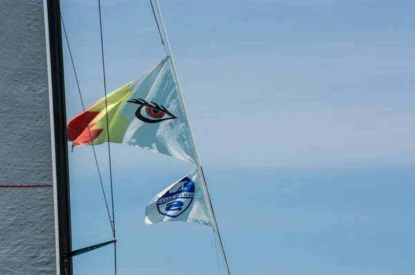 Zászlók, a yacht-Vértes — Stock Fotó