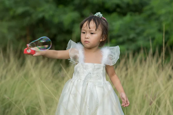 Kid playing with soap bubbles. — Stock Photo, Image