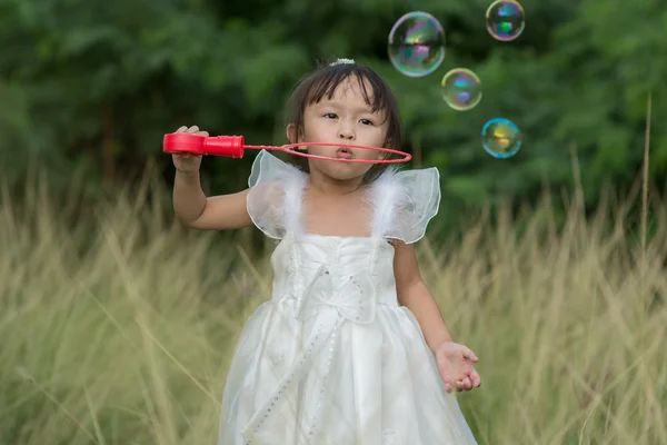 Kid playing with soap bubbles. — Stock Photo, Image