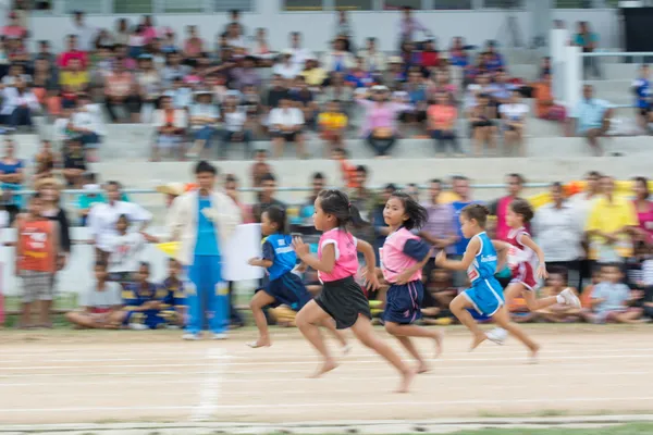 Thailändska studenter under sport parad 2014 — Stockfoto