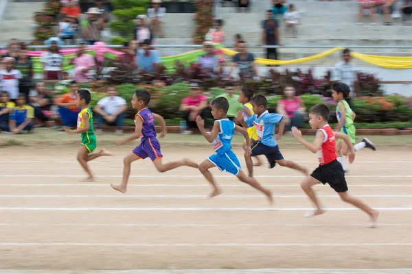 Estudantes tailandeses durante desfile esportivo 2014 — Fotografia de Stock