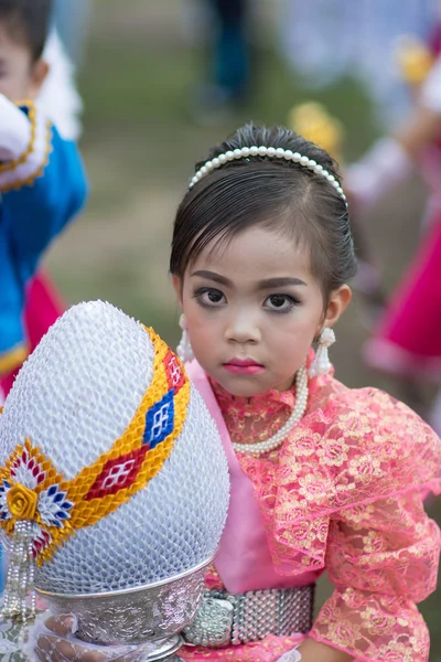 Thailändska studenter under sport parad 2014 — Stockfoto