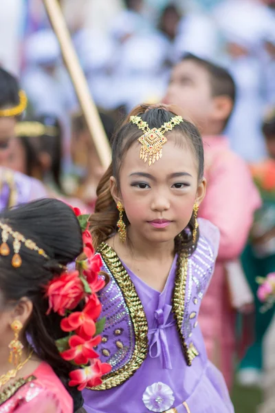 タイの学生はスポーツの中にパレード 2014 — ストック写真