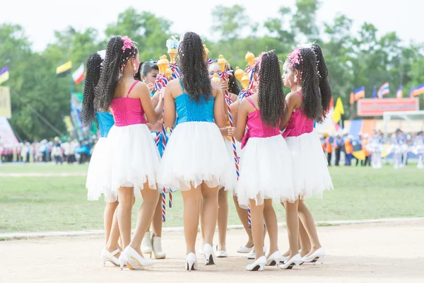 Estudantes tailandeses durante desfile esportivo 2014 — Fotografia de Stock