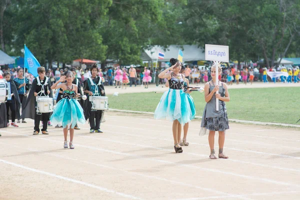 Estudantes tailandeses durante desfile esportivo 2014 — Fotografia de Stock