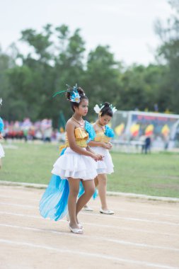 Taylandlı öğrenciler spor sırasında 2014 geçit töreni.