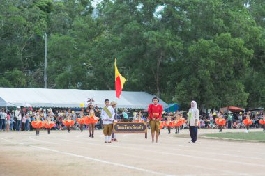 Taylandlı öğrenciler spor sırasında 2014 geçit töreni.