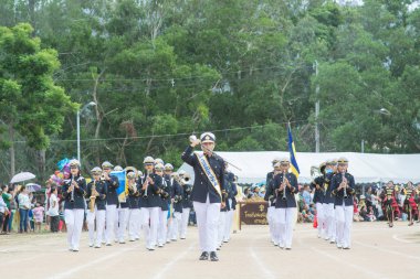 Taylandlı öğrenciler spor sırasında 2014 geçit töreni.