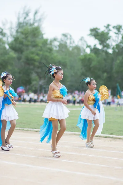 Estudantes tailandeses durante desfile esportivo 2014 — Fotografia de Stock