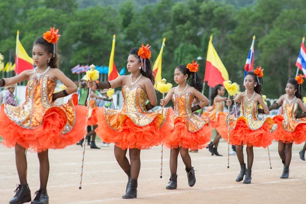 Estudantes tailandeses durante desfile esportivo 2014 — Fotografia de Stock