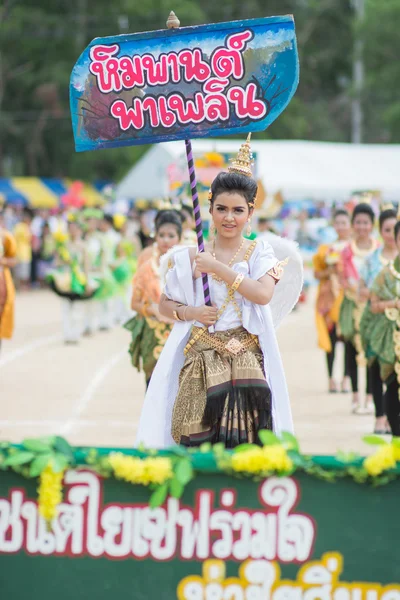 Niños durante el desfile deportivo — Foto de Stock