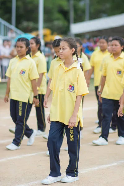 孩子们在运动的游行 — 图库照片