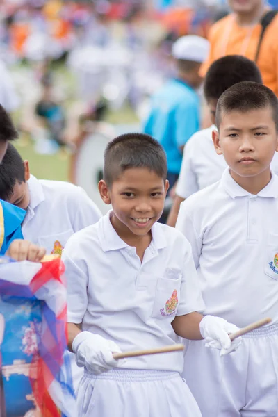 Bambini durante la sfilata sportiva — Foto Stock