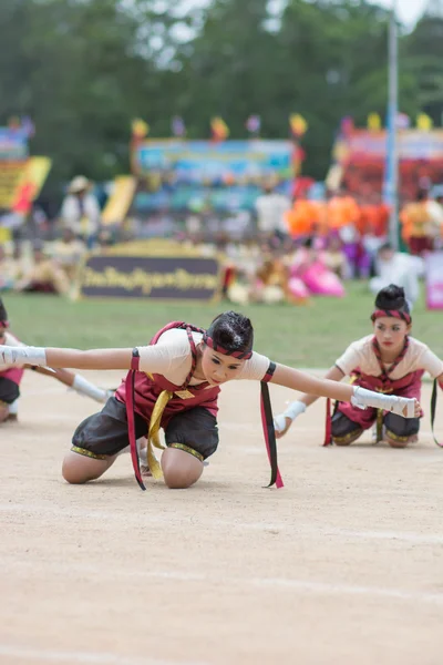 Crianças durante desfile esportivo — Fotografia de Stock