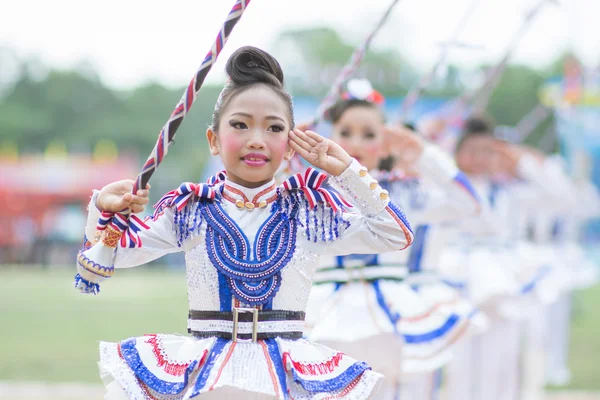 Crianças durante desfile esportivo — Fotografia de Stock