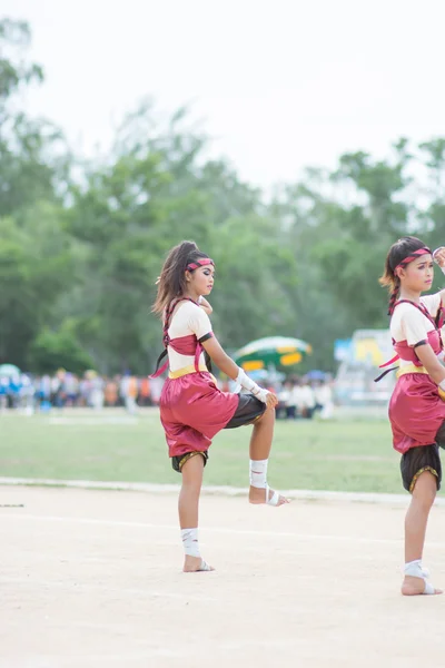 Crianças durante desfile esportivo — Fotografia de Stock