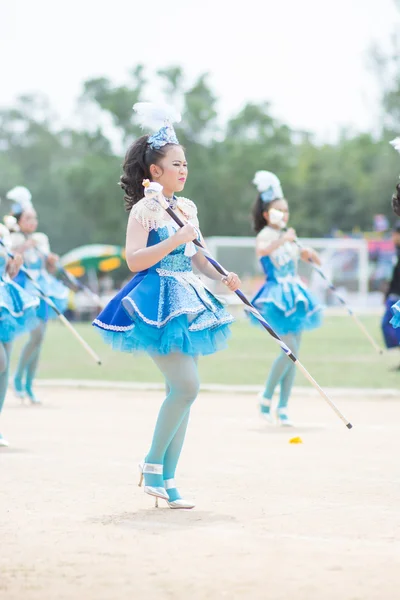 Crianças durante desfile esportivo — Fotografia de Stock