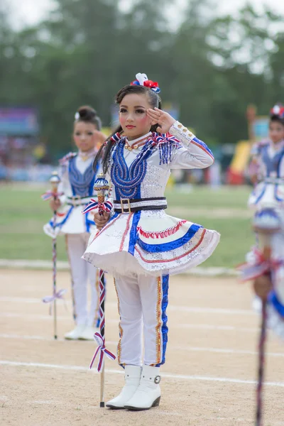 Bambini durante la sfilata sportiva — Foto Stock