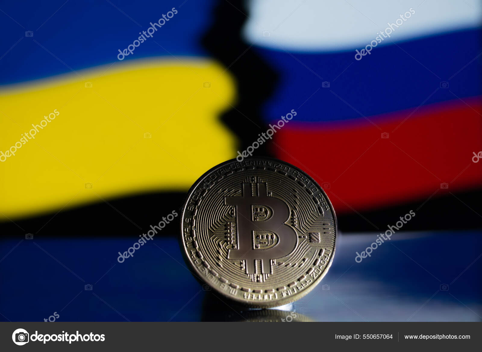 比特币的背景是乌克兰和俄罗斯国旗经济制裁的概念—— 库存社论照片© prokop.foto #550657064