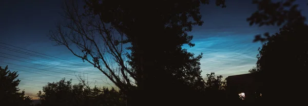 Noctilucent Chmury Letni Wieczór Ukraińskiej Wiosce — Zdjęcie stockowe