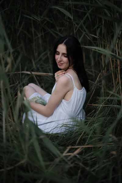 Beautiful Sexy Girl Short White Dress Nature River — Fotografie, imagine de stoc