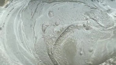 Usta çimentoya yakından müdahale ediyor. Yüksek kalite 4k görüntü
