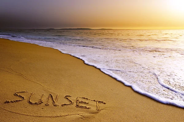 Strand vid solnedgången — Stockfoto