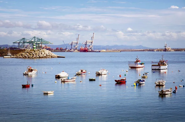 Barcos perto do Porto — Fotografia de Stock