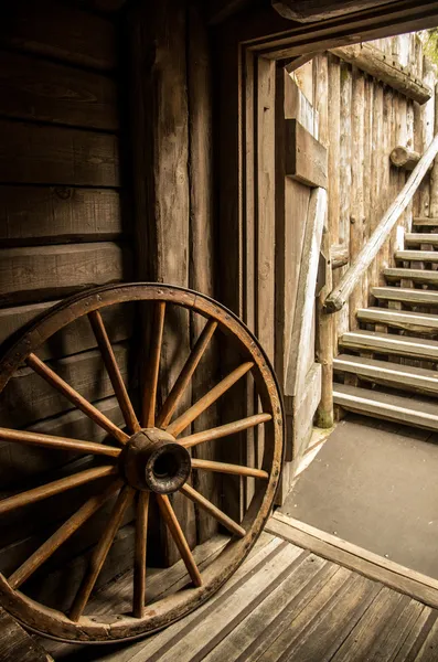 Ancienne roue de chariot — Photo