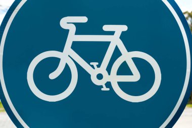 Yakından bakınca bir bisiklet tabelası