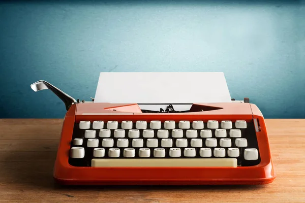 Typewriter Whith Sheet Paper Wooden Desk — Stock Photo, Image