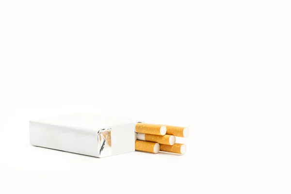 Pacchetto Sigarette Uno Sfondo Bianco Con Spazio Copia — Foto Stock
