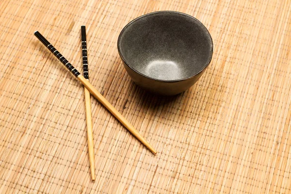 Black Bowl Chopsticks Bamboo Table Mat Top View — Foto Stock