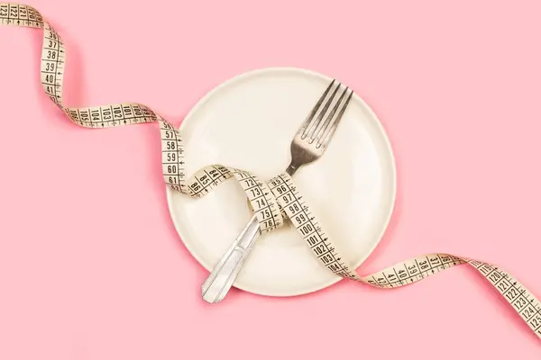 Measuring Tape Fork White Plate Pink Background — Stockfoto