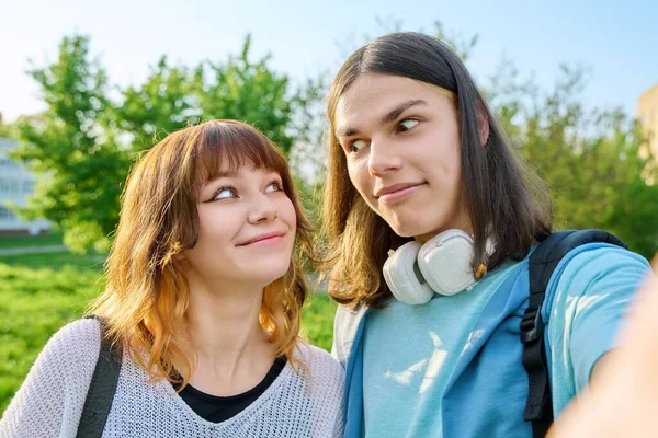 Young teenage friends guy and girl having fun, grimacing, making faces — Photo