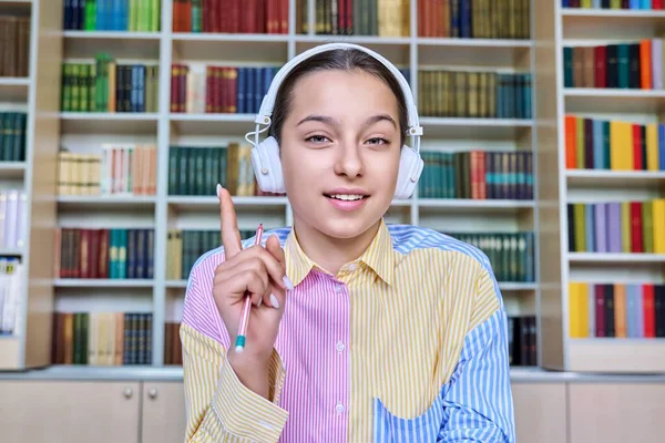 Hablar Chica Adolescente Los Auriculares Mirando Webcam Consulta Chat Lección —  Fotos de Stock
