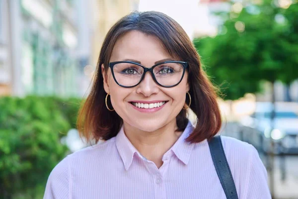 Headshot Smiling Middle Aged Woman Looking Camera Outdoor Positive Mature — Stock Photo, Image