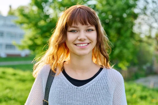 Outdoor Portrait Beautiful Smiling Teen Female Student Backpack Looking Camera — Stockfoto