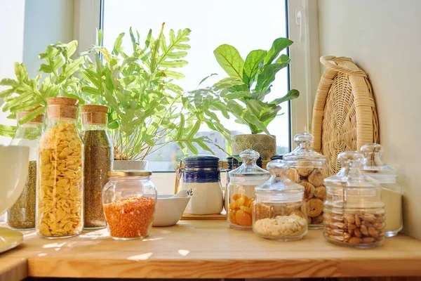 Armazenamento Alimentos Cozinha Despensa Frutos Secos Figos Nozes Cereais Ervas — Fotografia de Stock