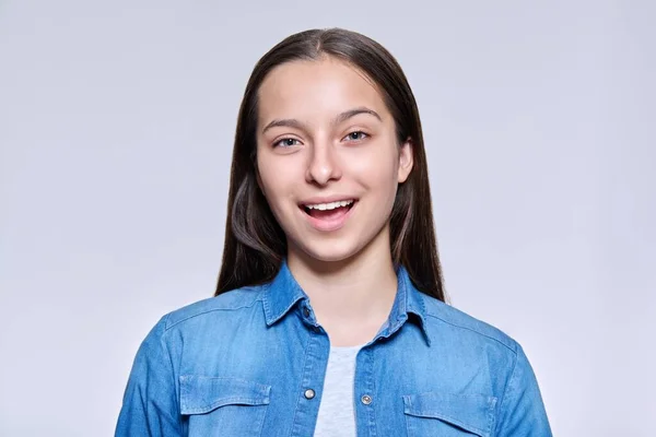 Headshot Portrait Attractive Teenage Girl Smiling Teeth Looking Camera Light — Stock Photo, Image