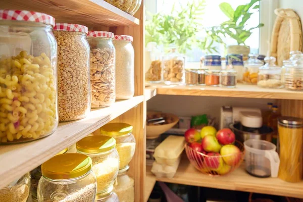 Lagerung Von Lebensmitteln Der Küche Der Speisekammer Getreide Gewürze Nudeln — Stockfoto