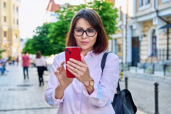 Middle Aged Smiling Woman Looking Smartphone City Street Beautiful Mature — Stock Photo, Image