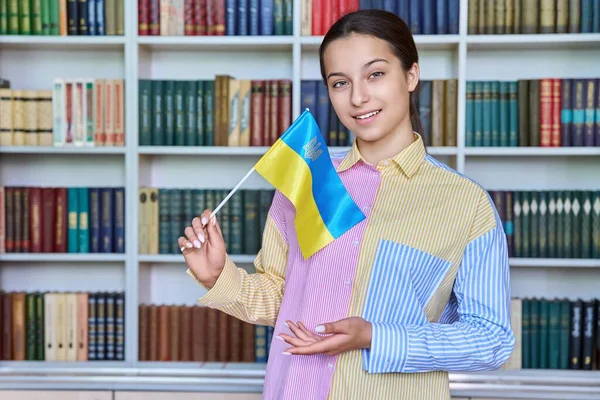 Teenage Student Girl Flag Ukraine Library Smiling Schoolgirl Looking Camera — Stock Photo, Image