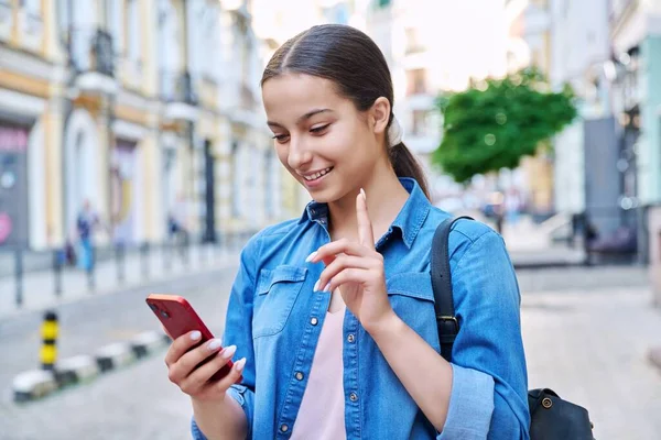 Beautiful Teenage Girl Talking Using Smartphone Urban Background Attractive Positive — Stock Photo, Image