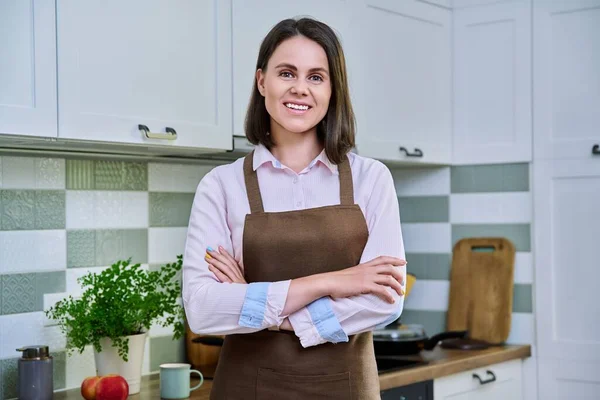 Portrait Smiling Young Woman Apron Home Kitchen Confident Friendly Female — Stock Photo, Image