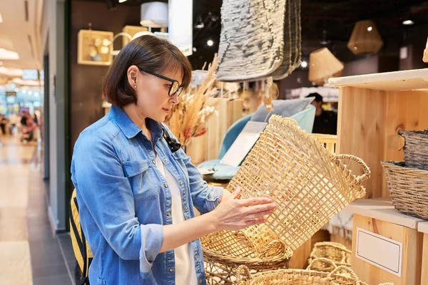 Mature Woman Shopper Choosing Interior Wicker Baskets Home Decor Store — Foto de Stock