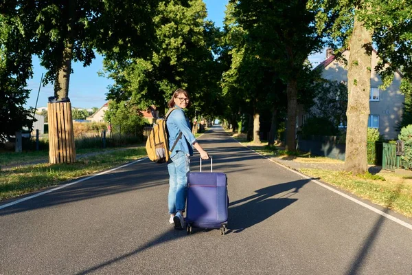 Woman Walking Road Street Suitcase Backpack Back View Travel Tourism — Foto de Stock