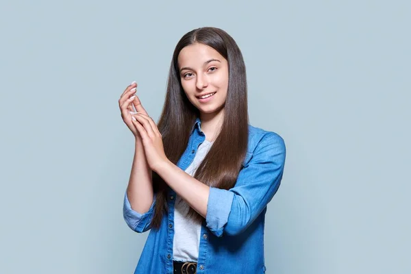 Attractive Teenage Girl Clapping Hands Light Gray Color Studio Background — Photo