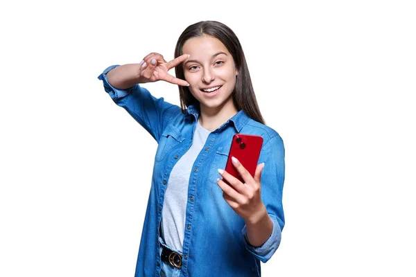 Beautiful Smiling Teenage Girl Smartphone Looking Camera Happy Young Female — Foto de Stock